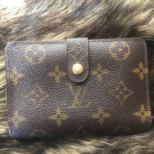 PREOWNED (Used Condition)  Louis Vuitton 1997 kisslock wallet  ❤️